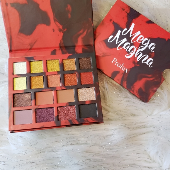 Mega Magma 18 Color Eyeshadow Palette from Prolux - Picture 3 of 3